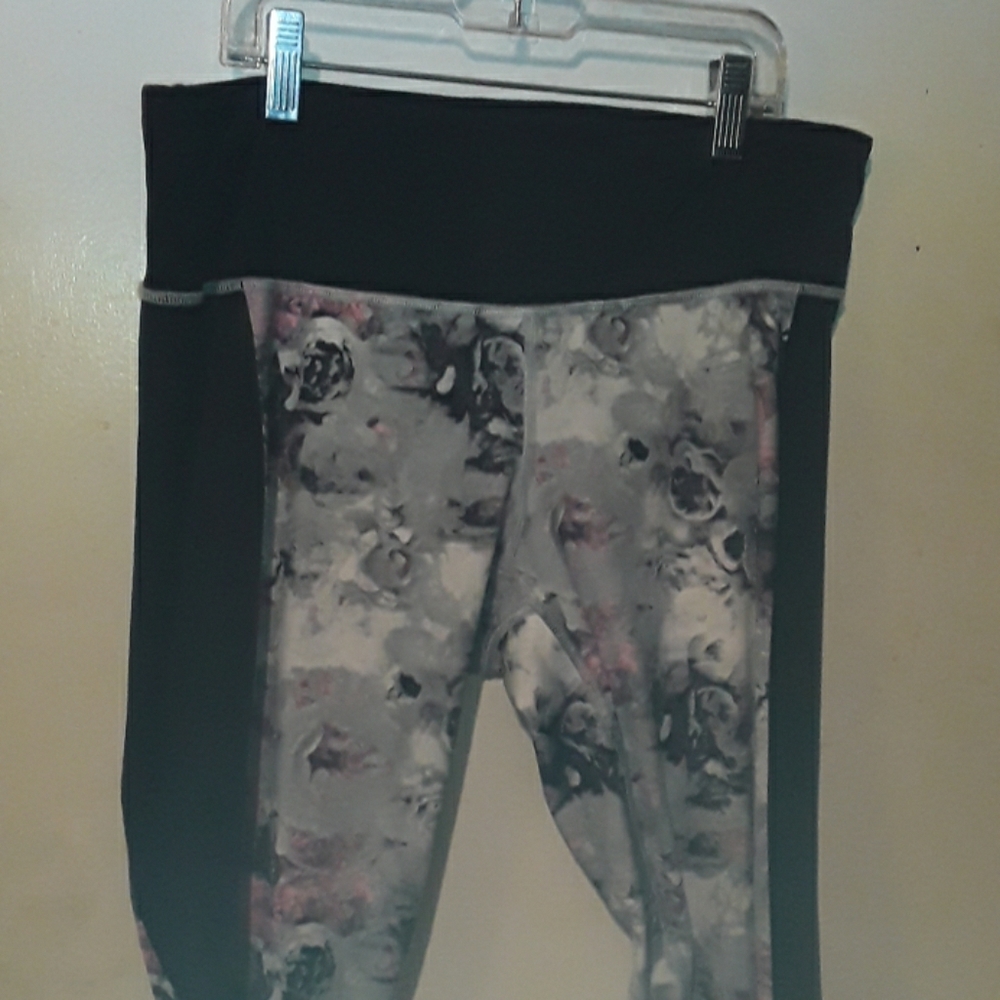 lululemon leggings.